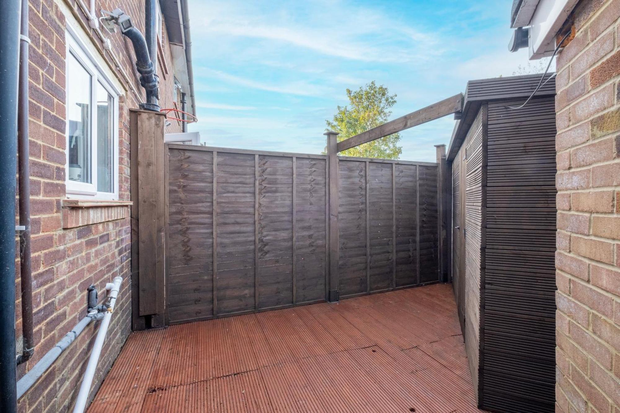 Apartment Kings House Hayes, West London A *
