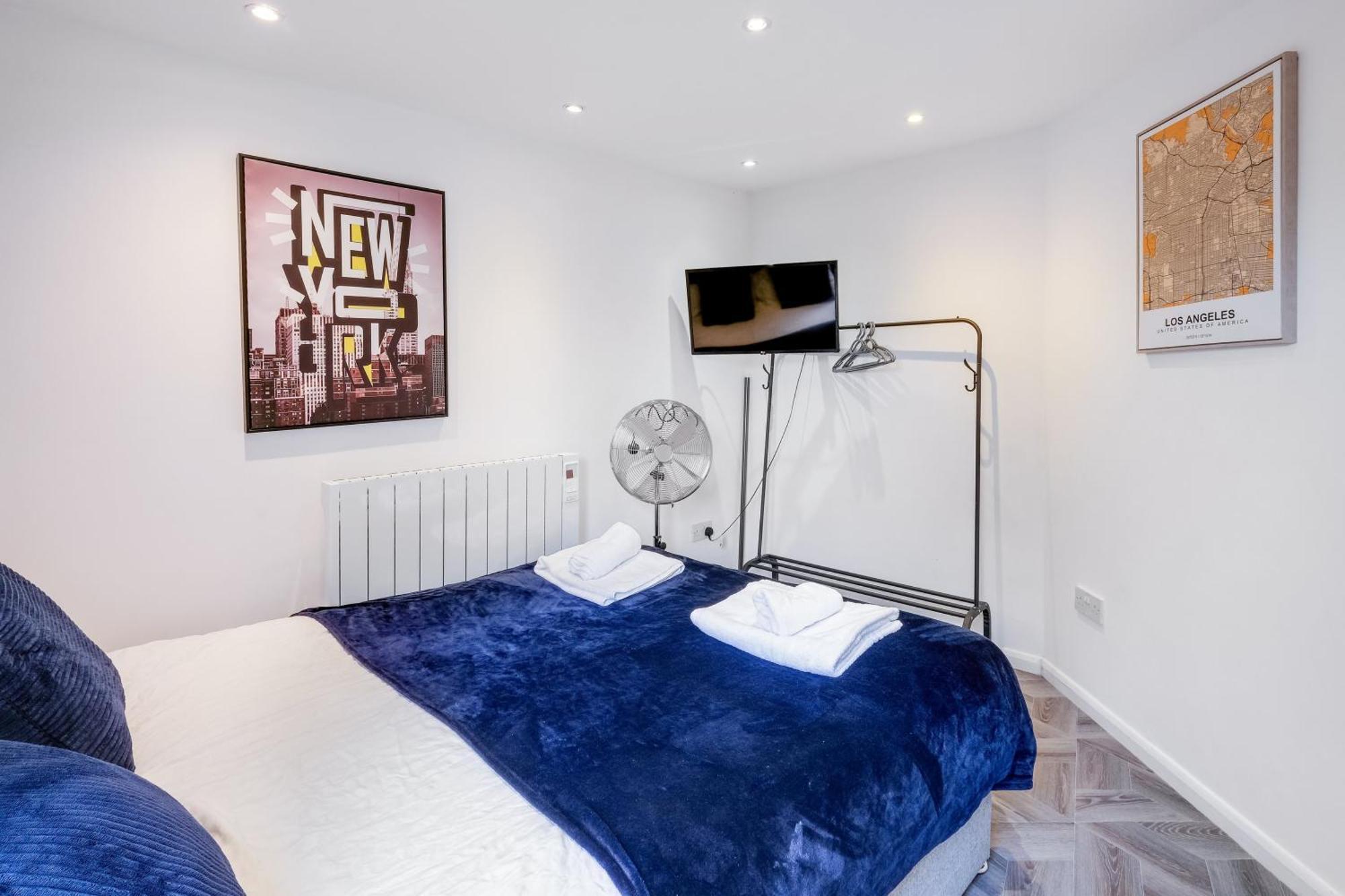 Apartment Kings House Hayes, West London A *