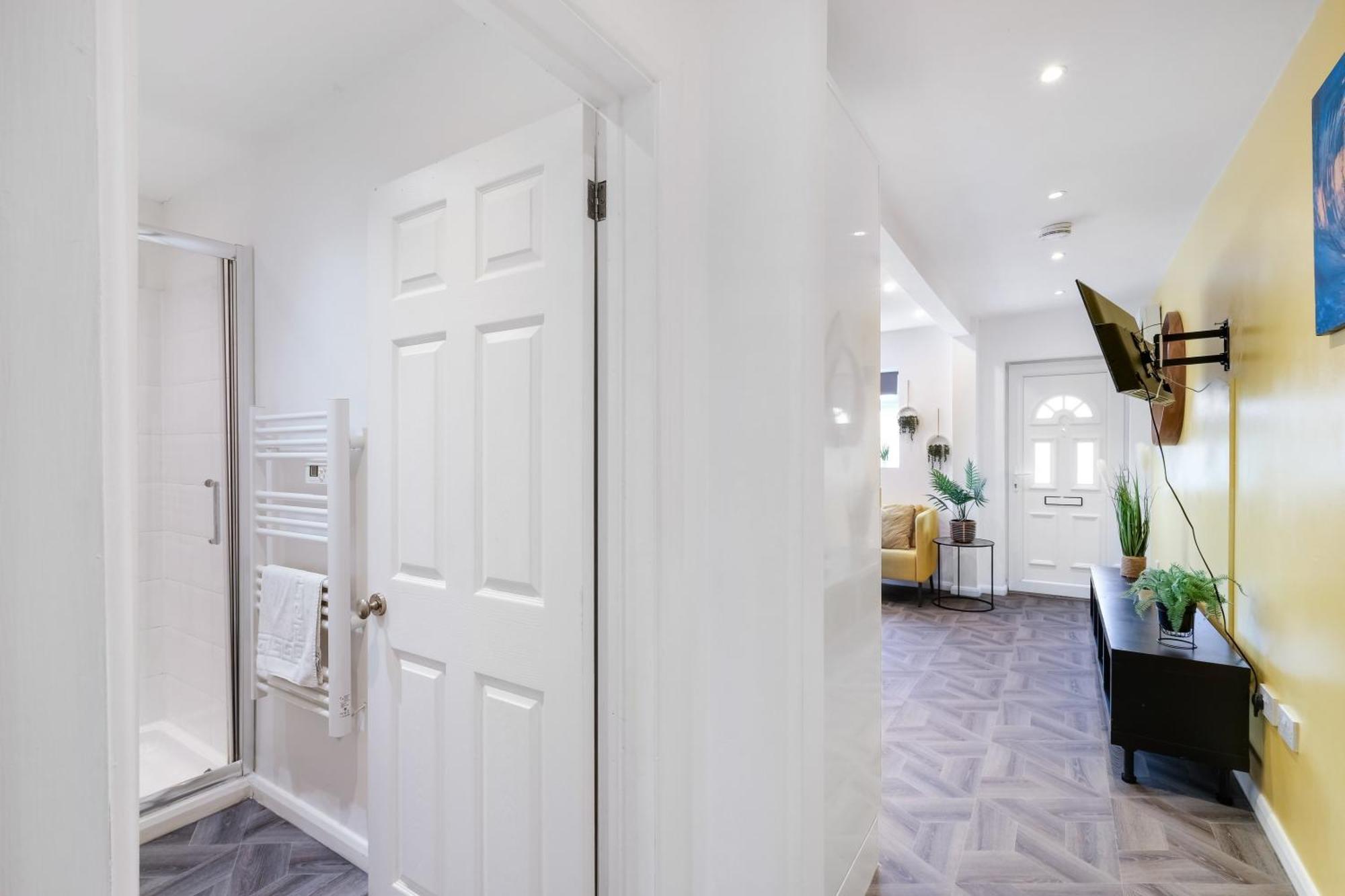 Kings House Hayes, West London A Northolt (Greater London)