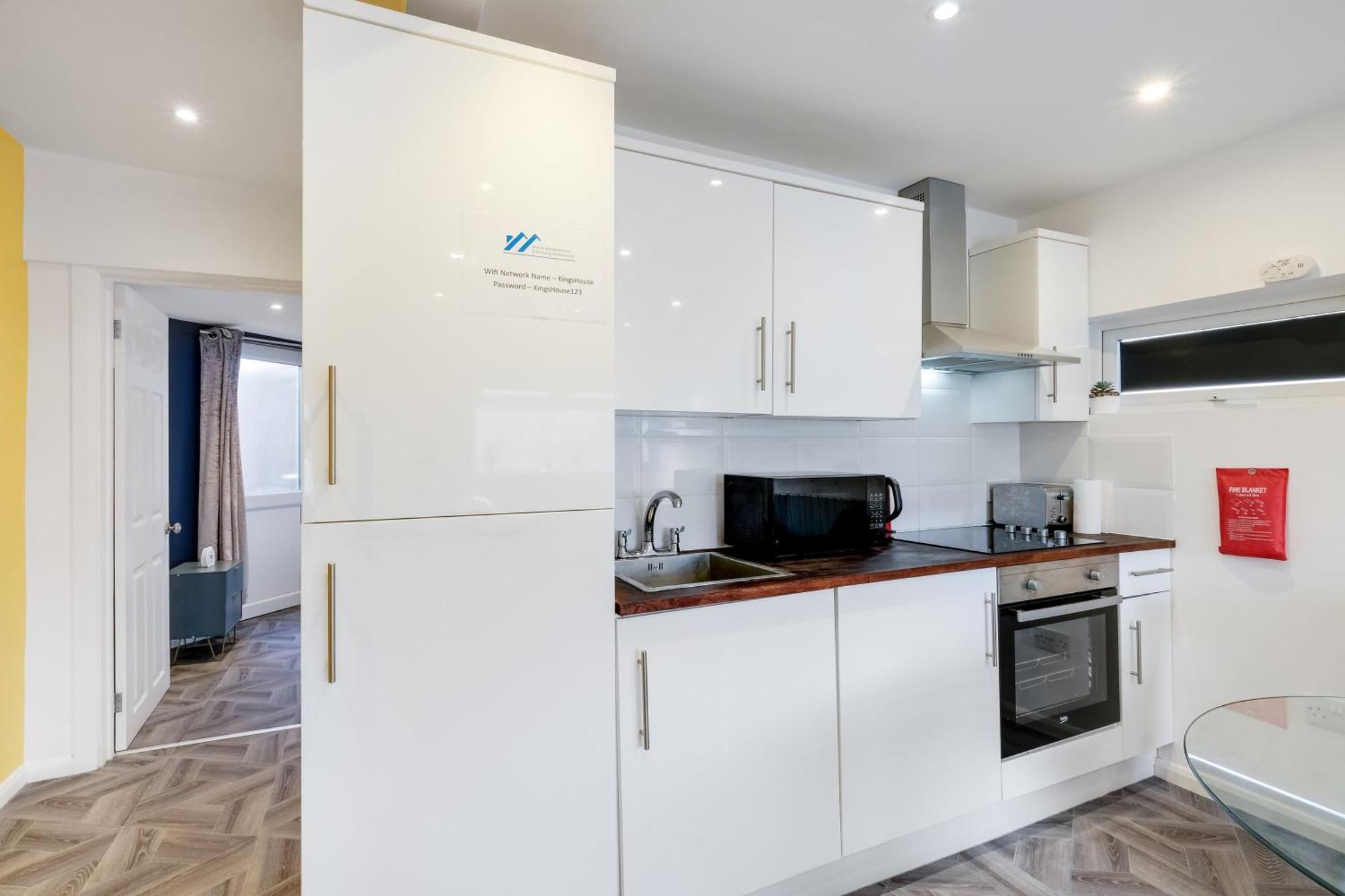 Kings House Hayes, West London A * Northolt (Greater London)